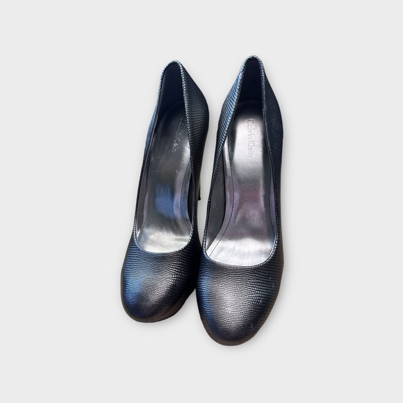 Calvin Klein Women’s Gunmetal Silver Size 7 Pumps - Gently used - 4.5" heel 👠 - Picture 3 of 8
